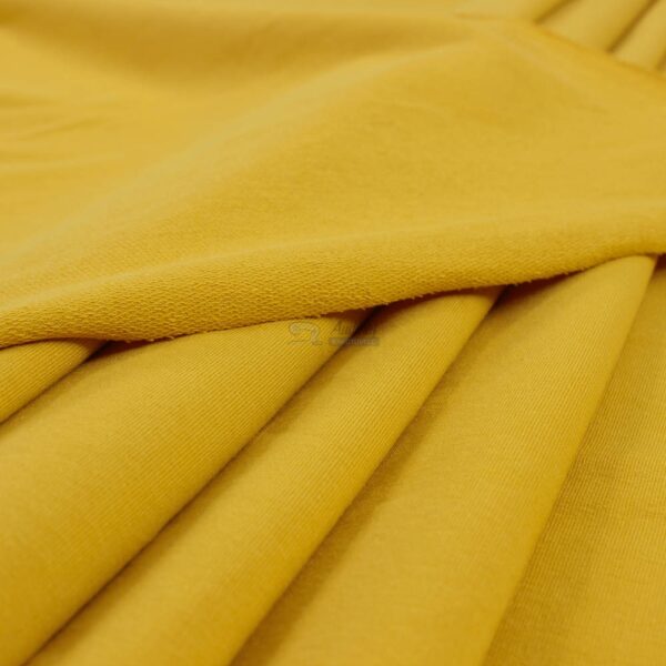 geltonas kilpinis trikotazas