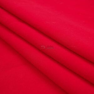 raudonas kilpinis trikotazas su pukeliu
