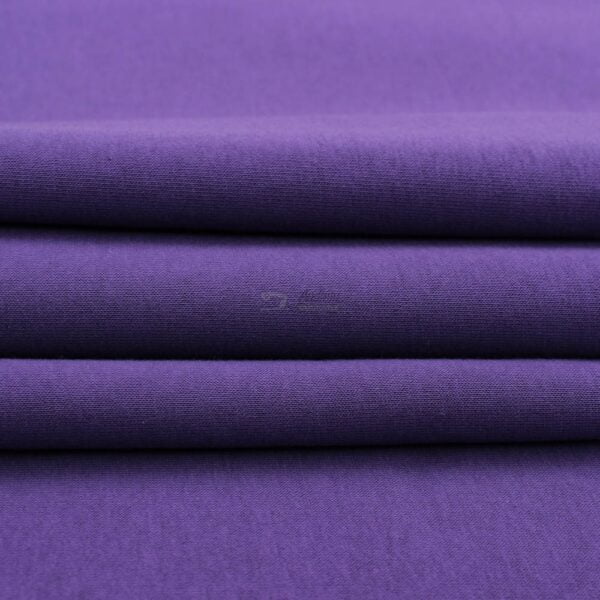sodri violetines spalvos trikotazas su pukeliu